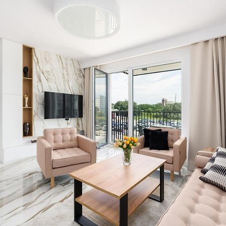 Esencja Apartments With Free Parking Garbary 104 By Noclegi Renters Poznan Dış mekan fotoğraf