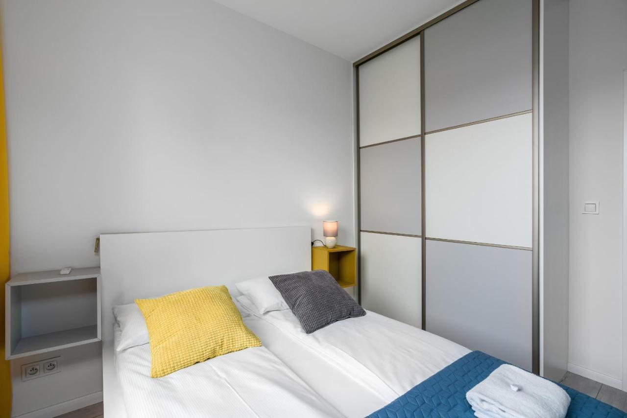 Esencja Apartments With Free Parking Garbary 104 By Noclegi Renters Poznan Dış mekan fotoğraf