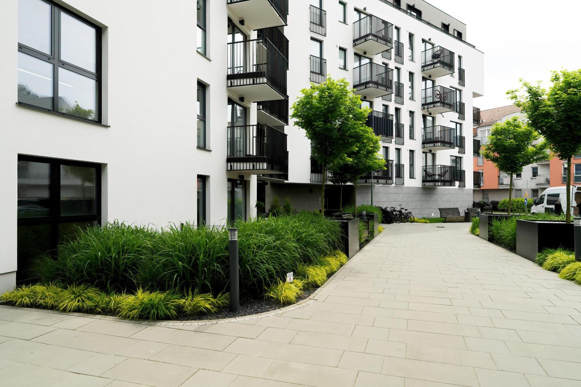 Esencja Apartments With Free Parking Garbary 104 By Noclegi Renters Poznan Dış mekan fotoğraf